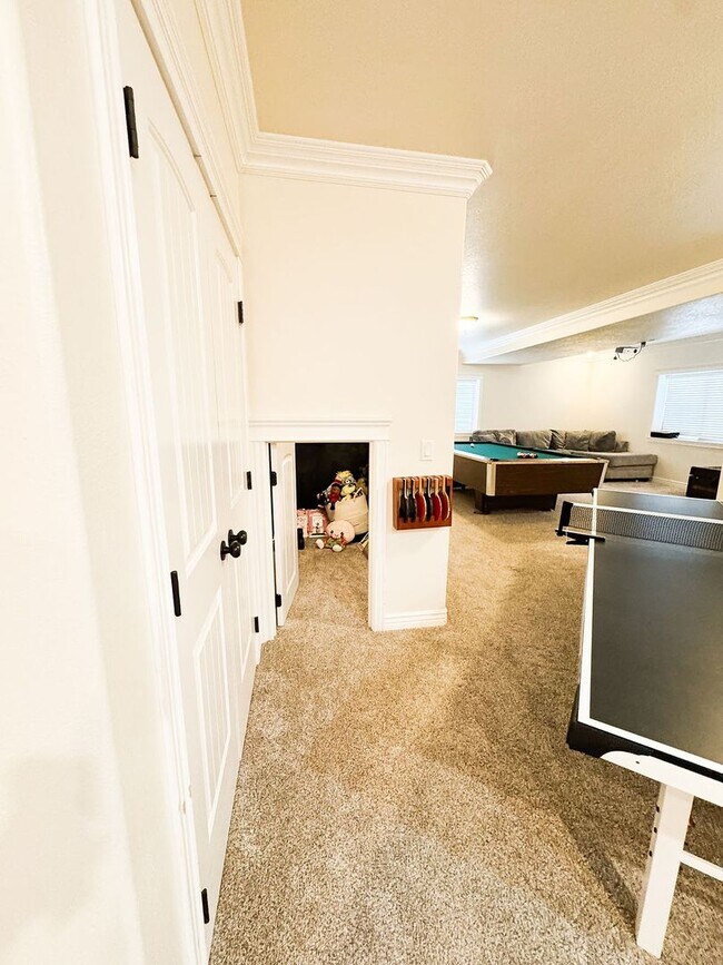 Building Photo - Beautiful Custom Home For Rent In Rexburg!