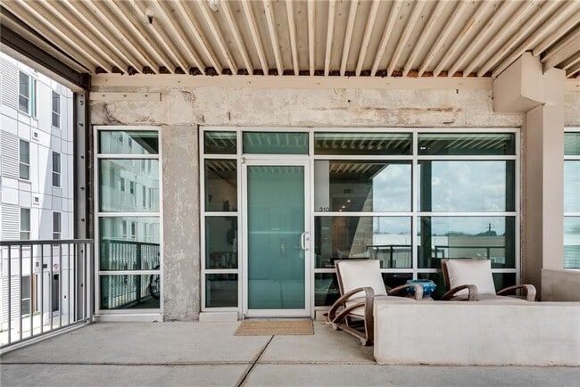 Building Photo - 890 Memorial Dr SE