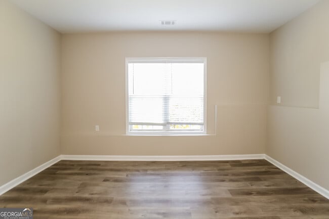 Building Photo - 83 Greatwood Dr