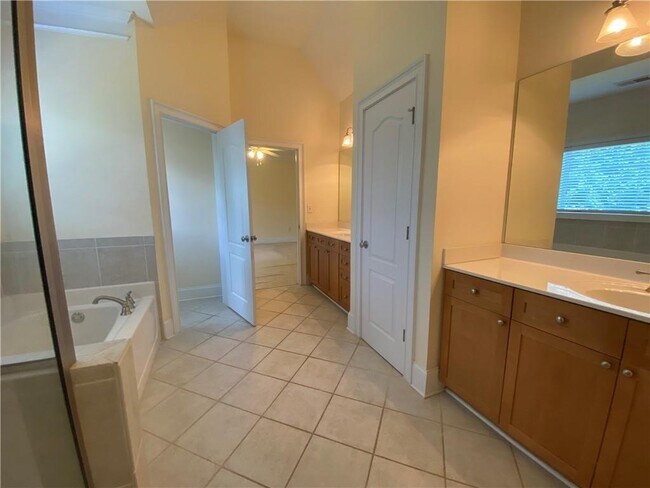 Building Photo - 2887 Laureate Ct
