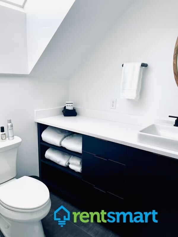 Building Photo - 119 B N 2nd St W