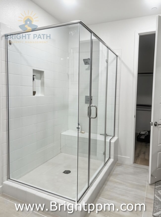 Building Photo - 1539 Newland Dr