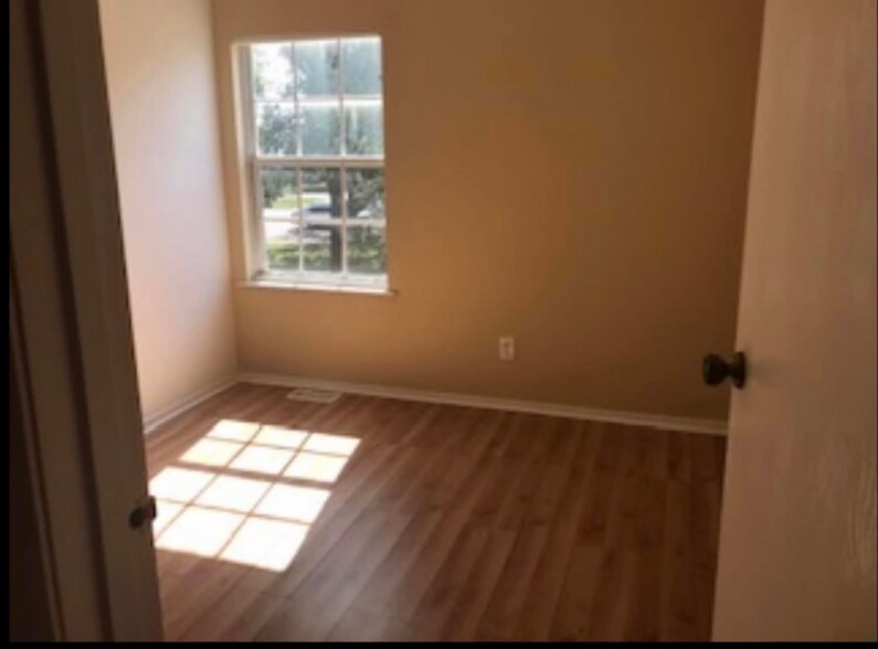 Building Photo - 6821 Wildwood Ct