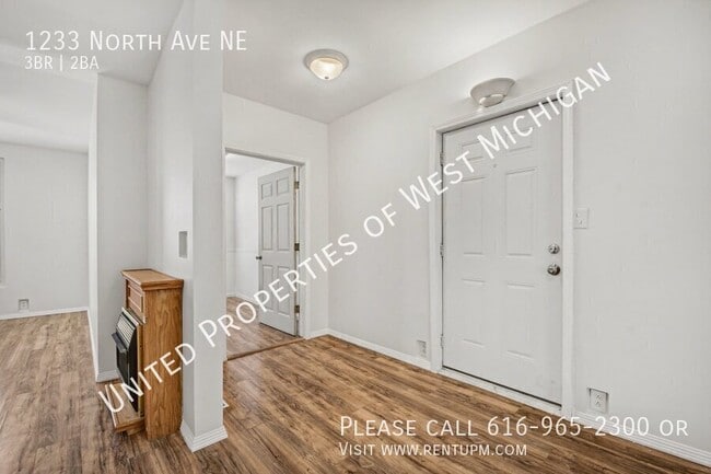 Building Photo - 1233 North Ave NE