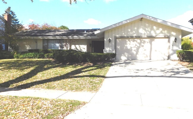 Primary Photo - 1117 Summit Hills Ln