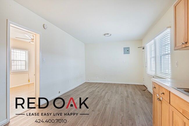 Building Photo - Sun-Drenched One Bedroom with Hardwood Sty...