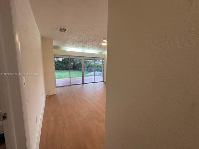 Building Photo - 1150 SW 12th St