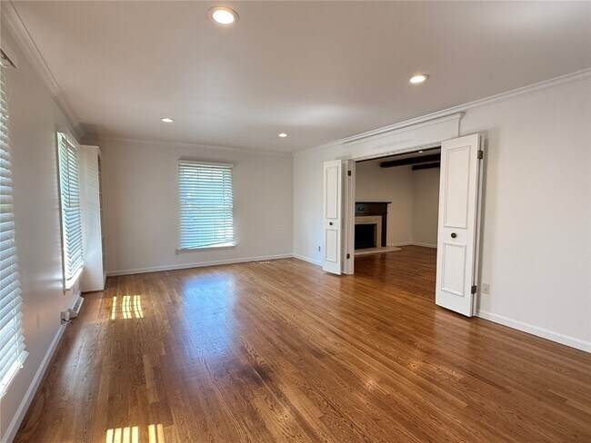 Building Photo - 1133 Westmoor Pl