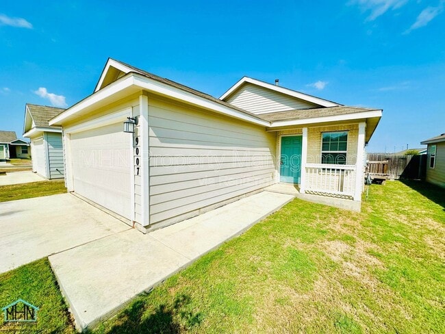 Building Photo - 9007 Little Hoss