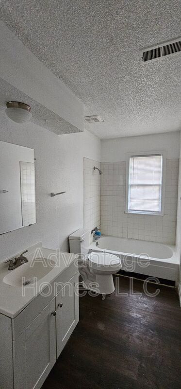 Building Photo - 726 N 70th St