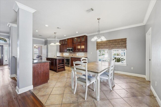 Building Photo - 2490 Amberwood Dr