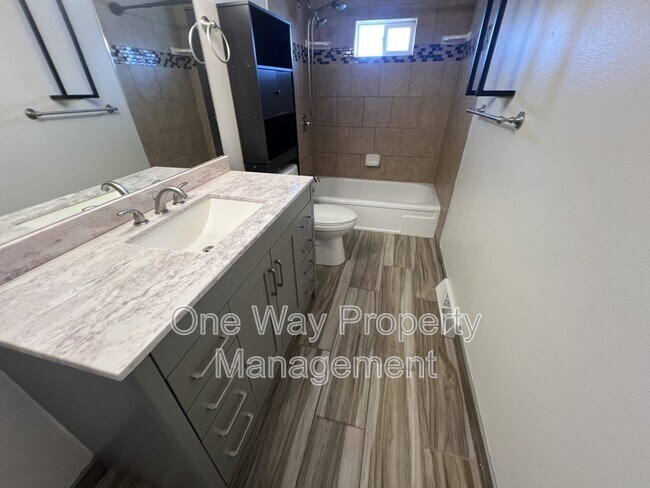 Building Photo - 205 16th Ave Ct