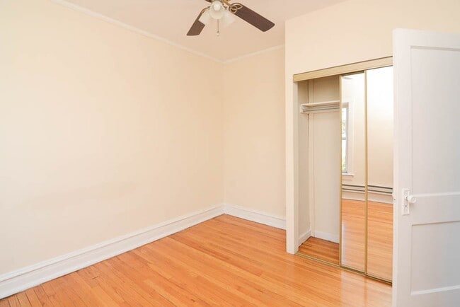 Building Photo - 958 W Cornelia Ave