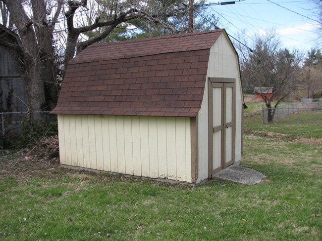 Building Photo - Great Location with 4 Bedrooms Rental Home