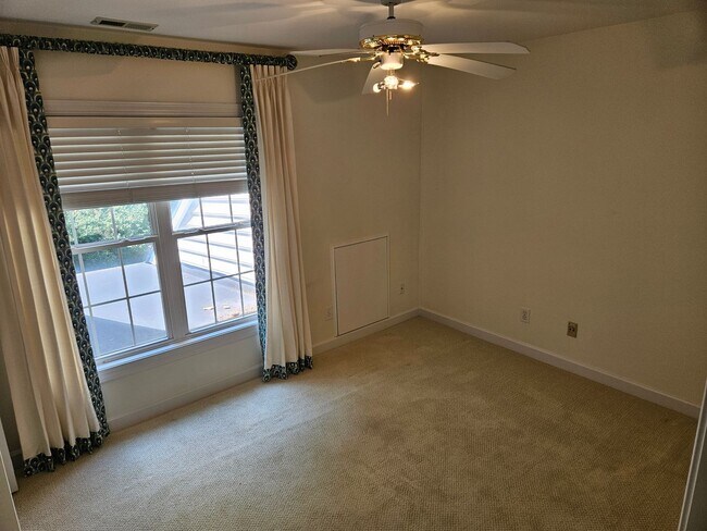 Building Photo - Fantastic 3br 2.5ba End Unit Townhome in North Raleigh! 1 Car Garage!