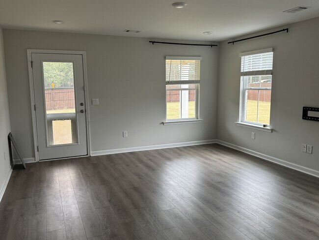 Building Photo - 424 Kohn Dr