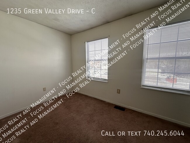 Building Photo - 1235 Green Valley Dr