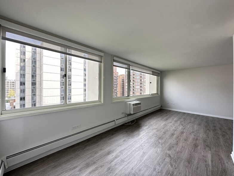 Building Photo - 1349 N Dearborn St