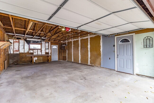 Building Photo - 1324 W Sioux St