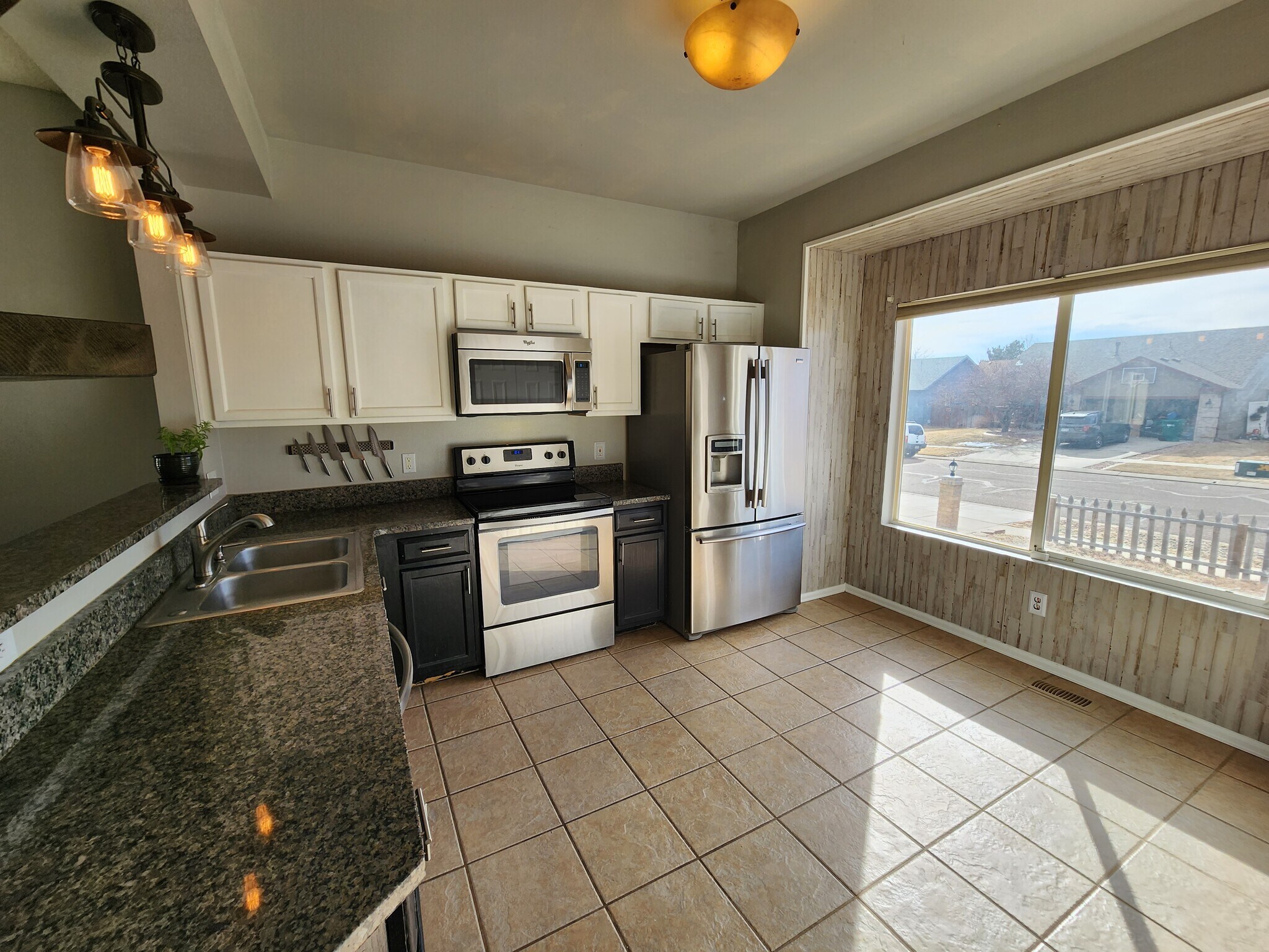 Building Photo - 1512 Coolcrest Dr