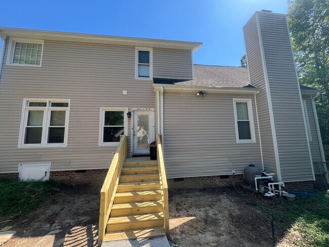 Building Photo - Room in Single Family Home on Daingerfield Dr