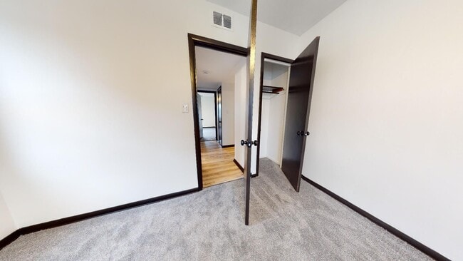 Building Photo - Parma - 2 Bedroom - 3rd Floor Unit