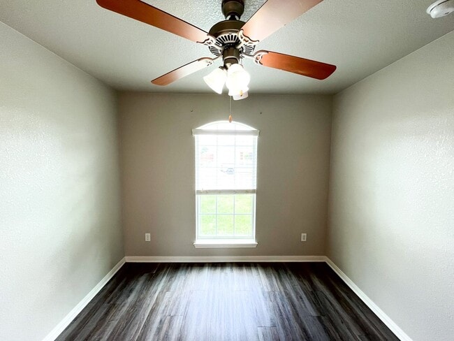 Building Photo - Available NOW!!!! This Beautiful 1 story, 4 Bedroom, 2 bath home in Killeen has a lot to offer!  ...