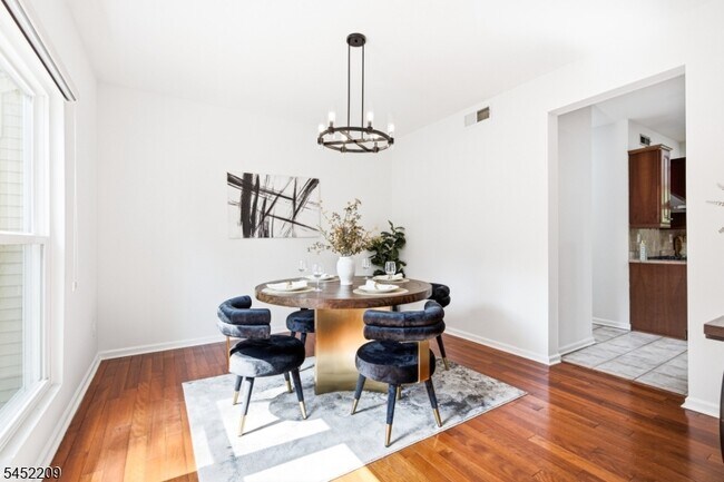 Building Photo - 9 Stirrup Way