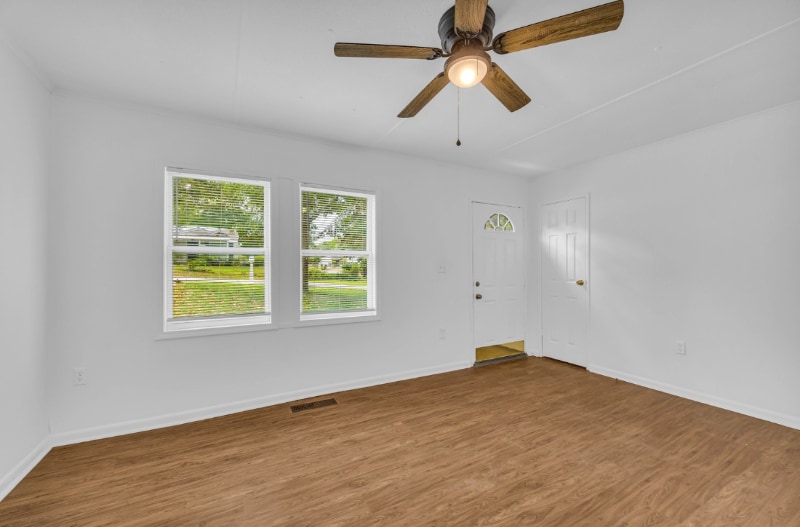 Building Photo - 303 Martin Cir