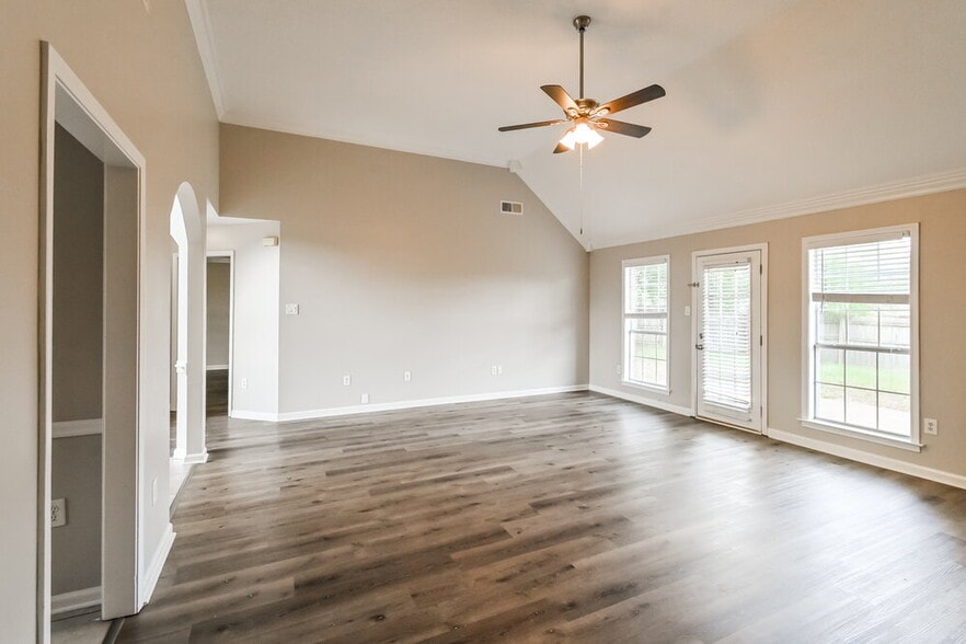 Building Photo - 9922 Lacee Ln