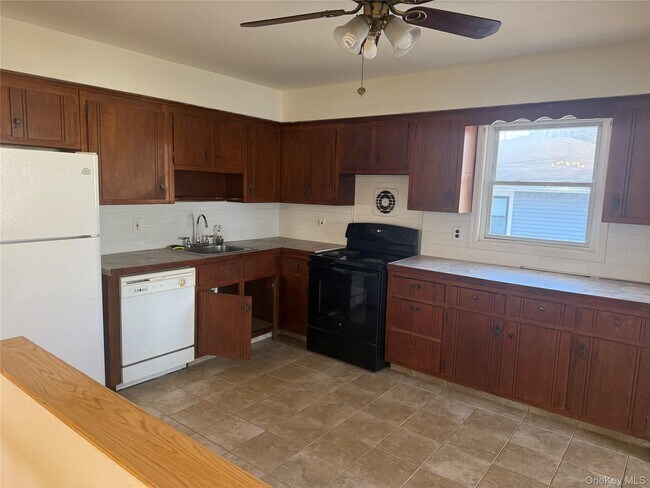 Building Photo - 53 King Rd