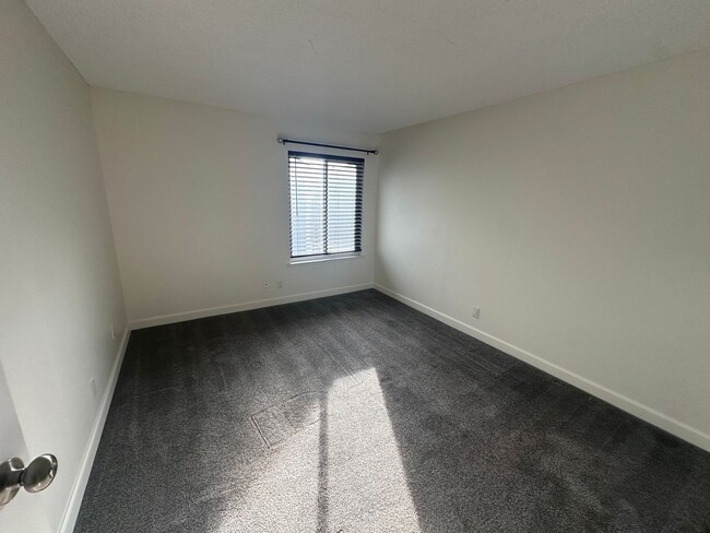 Building Photo - 2 Bedroom, 1 Bathroom Unit in Reno!