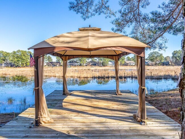 Building Photo - 753 Daphne Ln