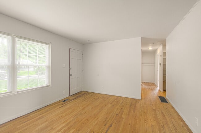 Building Photo - 6306 E 153 St