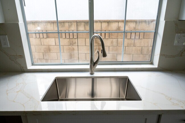 Building Photo - 15747 Roan Rd