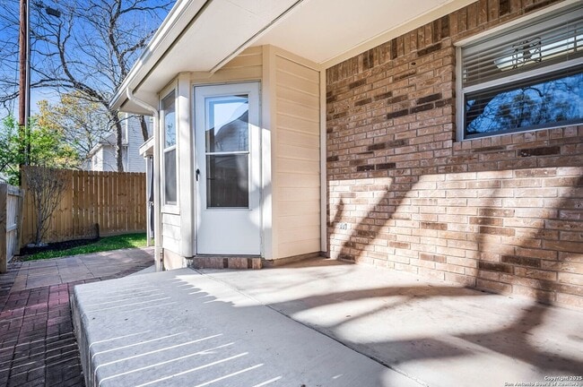 Building Photo - 963 River Rock