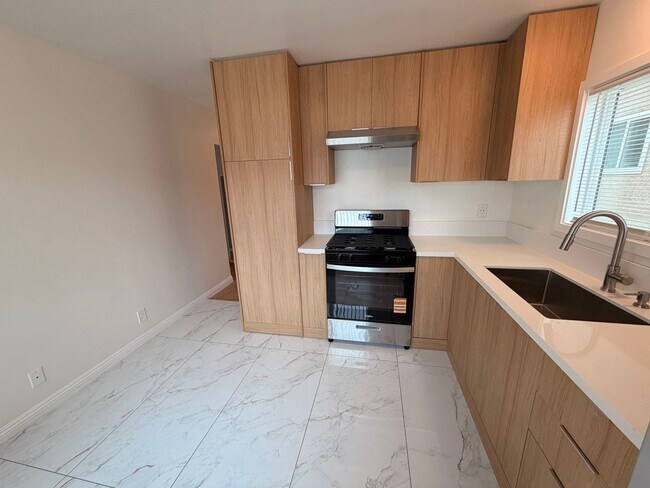Building Photo - Completely Remodeled 2 Bed, 1 Bath in San Pedro w/ Garage Parking!