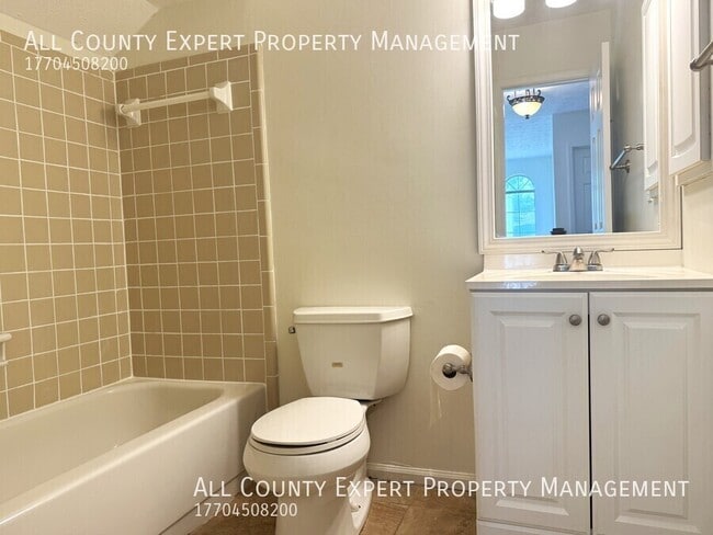 Building Photo - 2290 Honeycomb Ct