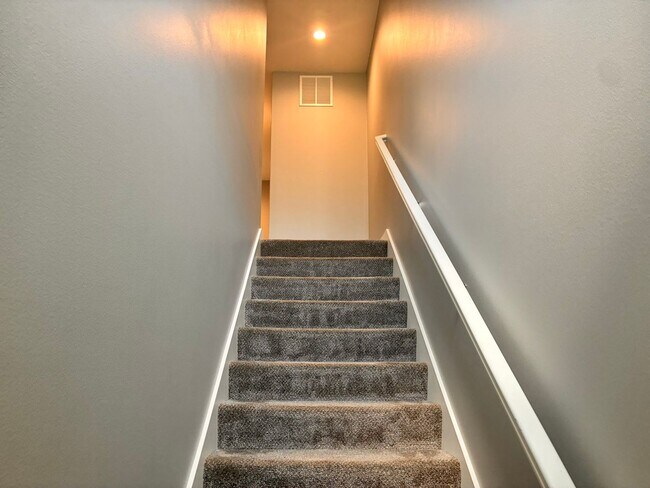 Building Photo - 3BR 2.5ba Townhome in Waukee