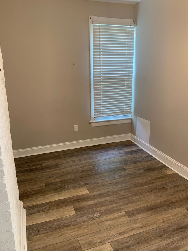 Building Photo - 142-144 W. Norwich Ave.