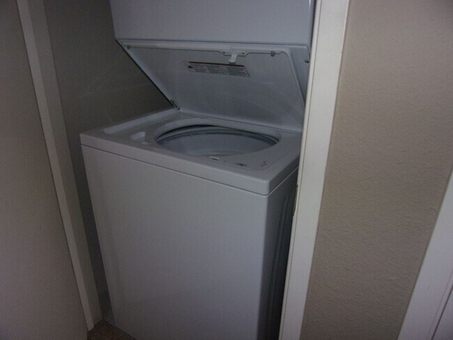 Building Photo - Oaks Senior Commons