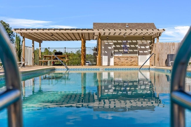 Building Photo - 721 Arbor Lake Dr