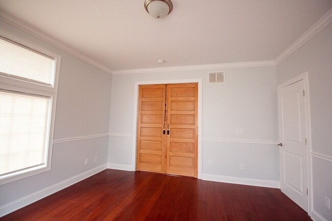 Building Photo - 607 Washtenaw Ave