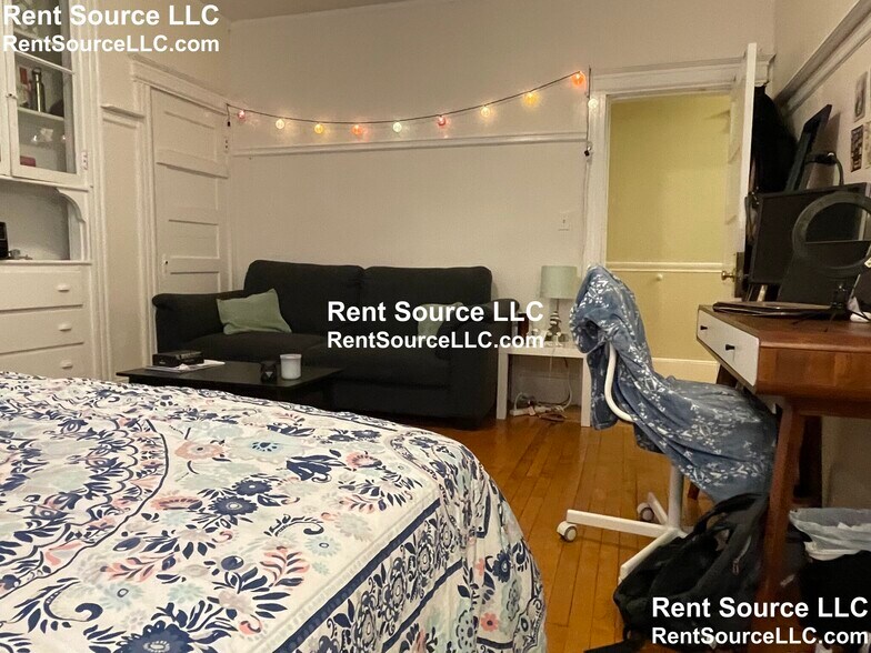 Building Photo - 32 Chatham St