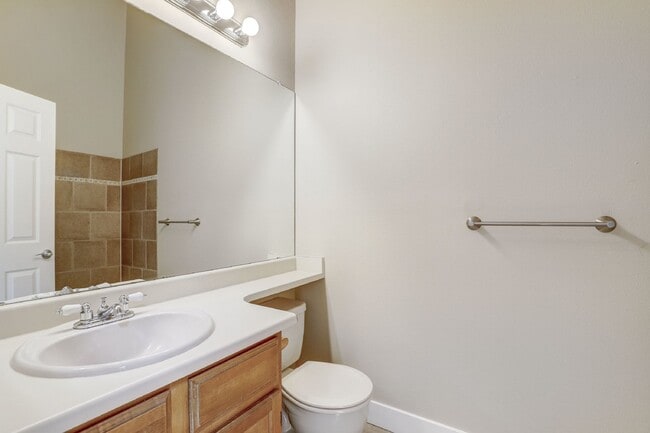 Building Photo - 2BR/2.5BA+ W/D -NEAR Cherry Creek Park