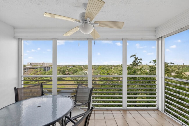 Building Photo - 3499 Oaks Way