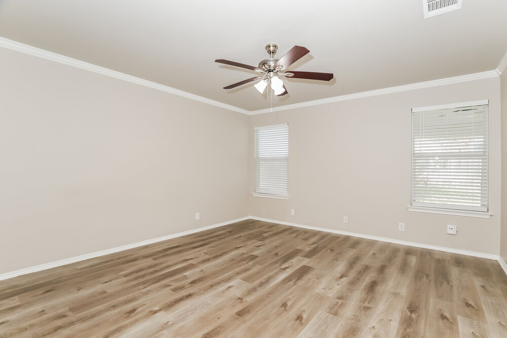 Building Photo - 326 Silver Bit