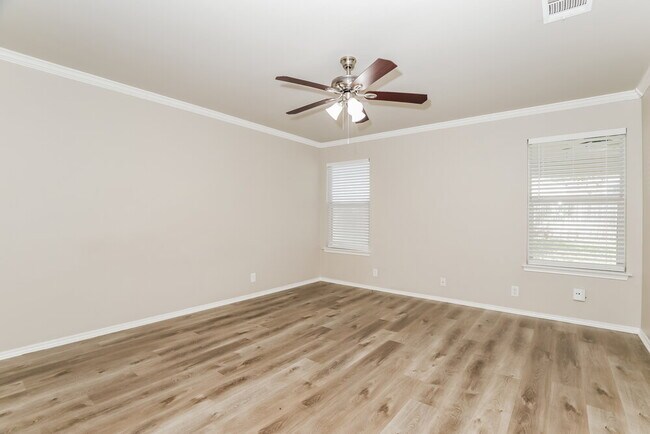 Building Photo - 326 Silver Bit