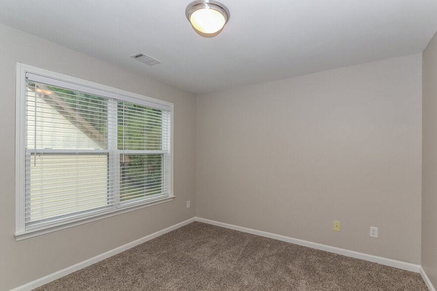 Building Photo - 34 Cliffhaven Cir
