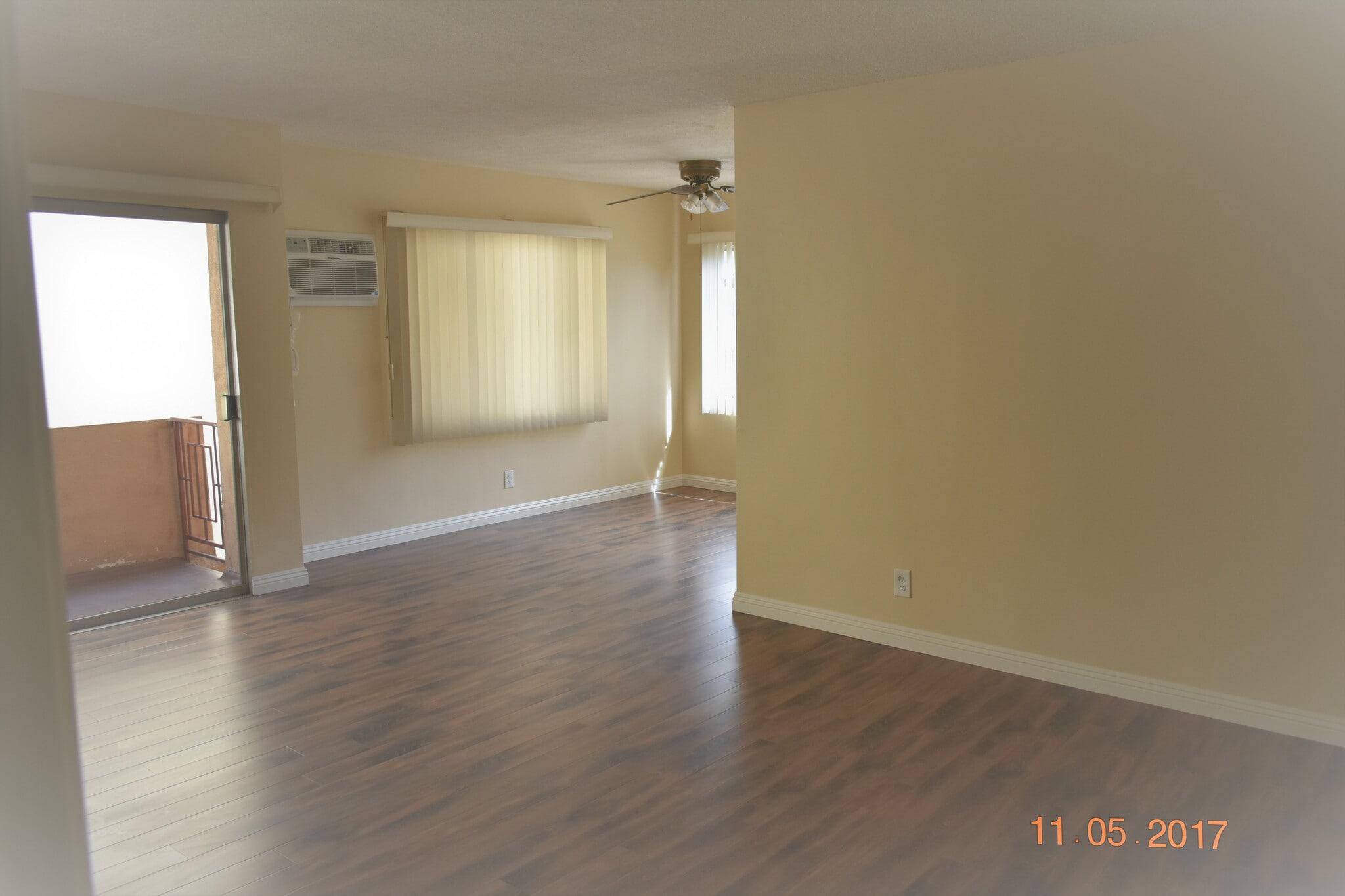 Open Plan Spacious & bright living room - 1475 S Wooster St